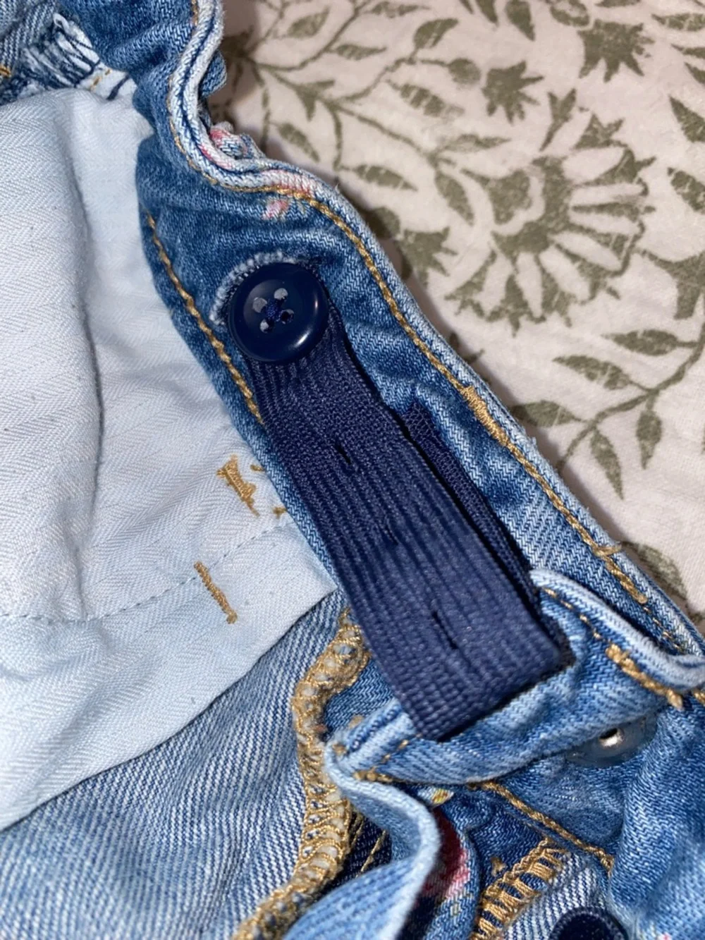 GAP Girlfriend‎ Blue Denim Jeans with Pink Floral Print